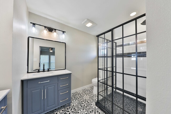 Building Photo - 315 W Norwood Ct