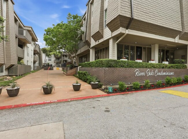 Building Photo - 4851 Cedar Springs Rd