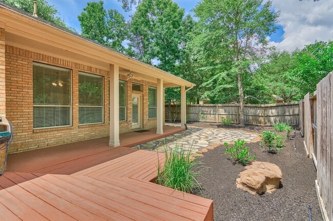Building Photo - 118 Robindale Cir