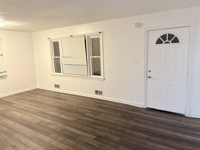 Building Photo - 2145 Macon Dr SW