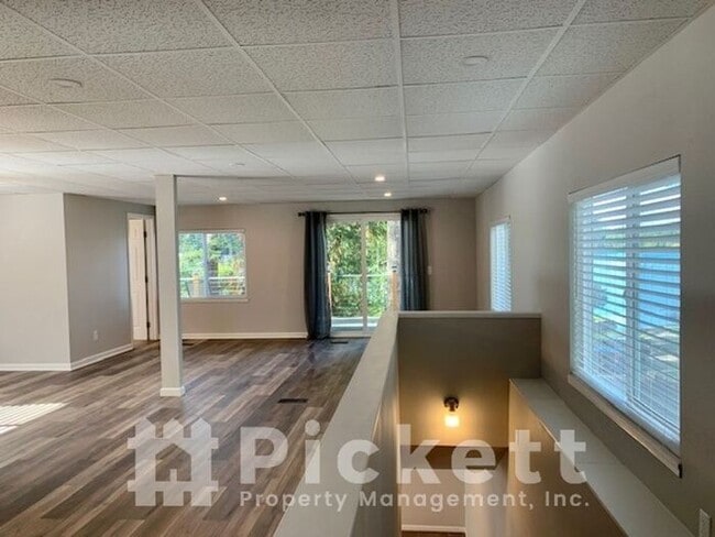 Building Photo - 4 Bedroom Lake Tahuyeh Home
