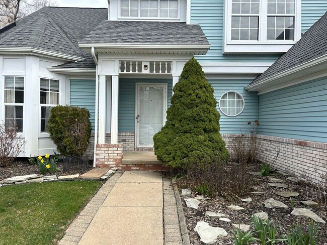 Building Photo - 281 Bay Pointe Dr