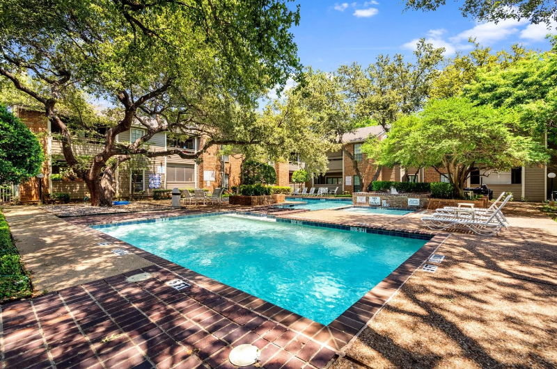 Community pool - 1206 Riverchase Ln