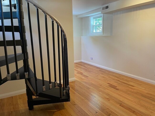 Building Photo - 26 Main St