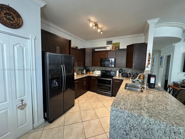 Building Photo - 8061 SW 119th Ct