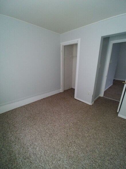 Building Photo - 911 N 9th St Rd