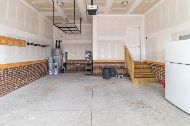Building Photo - SPACIOUS 2-Story Home in Pikeville School ...