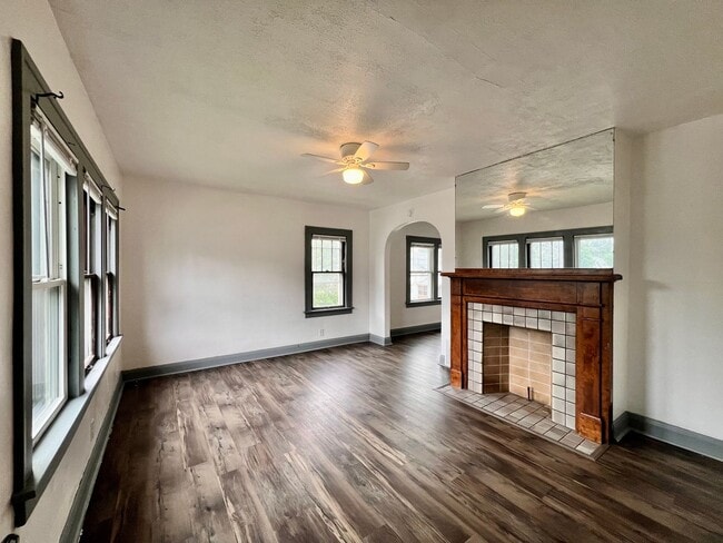 Building Photo - 4158 Mayfield Dr
