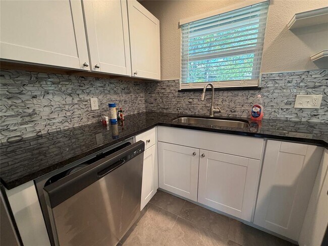 Building Photo - 5808 Cherry Park