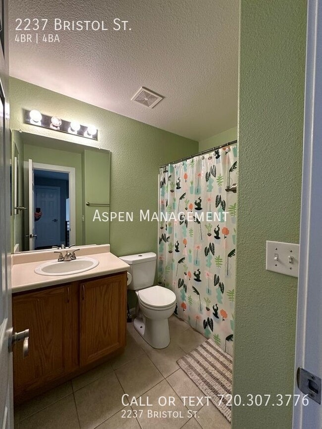 Building Photo - 2237 Bristol St