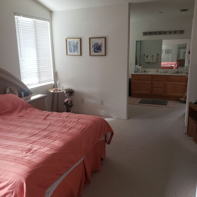 Building Photo - (Mission Grove) 5 BEDROOM, 1 bedroom downstairs! HOUSE!