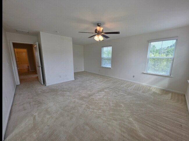 Building Photo - 701 Breys Cut