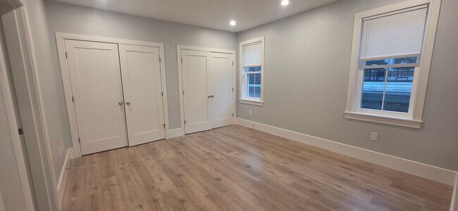 Building Photo - 124 Kenrick St