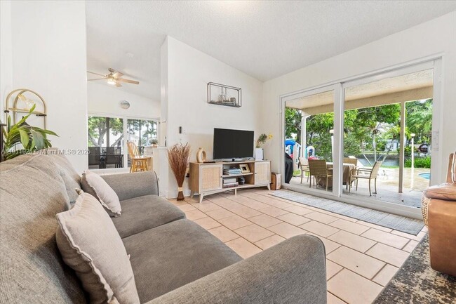 Building Photo - 2650 Scott St