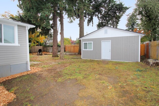 Building Photo - 7225 SE 65th Ave