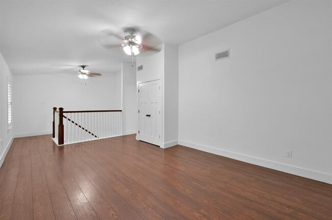 Building Photo - 5 Hickory Oak Dr
