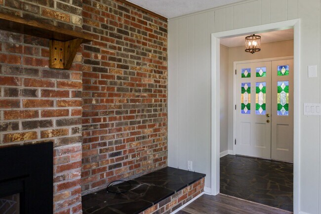 Building Photo - Newly renovated 3 bed and 1.5 bath house in Jonesborough