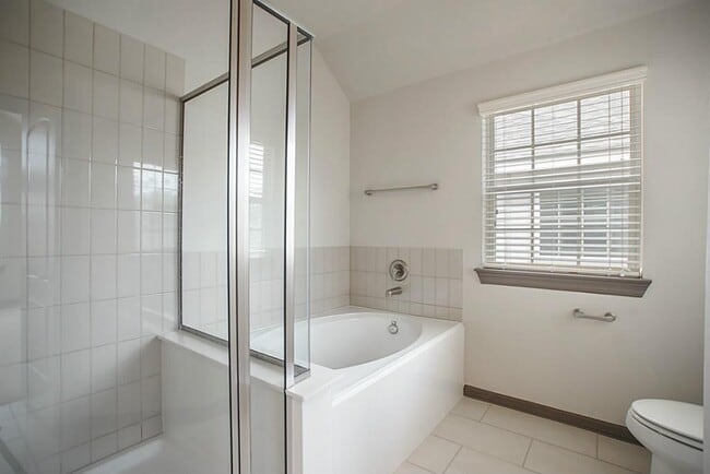 Building Photo - 103 Aventura Pl