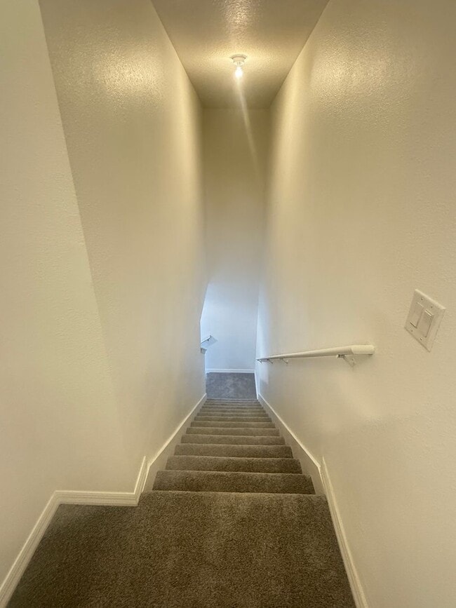 Building Photo - Townhome Available - Saint Cloud, FL -  3 Bed /2.5 Bath