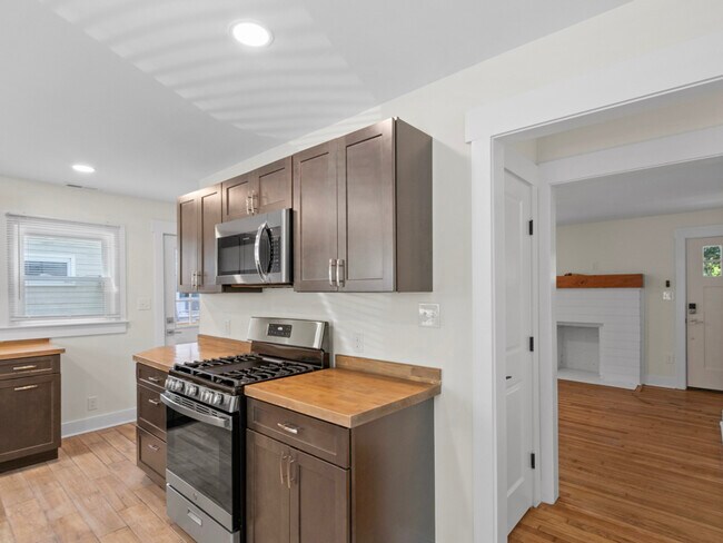 Building Photo - 64 Druid Dr