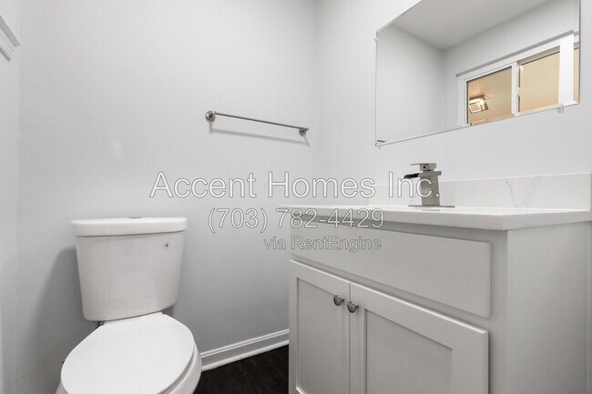 Building Photo - 8613 Kenilworth Dr