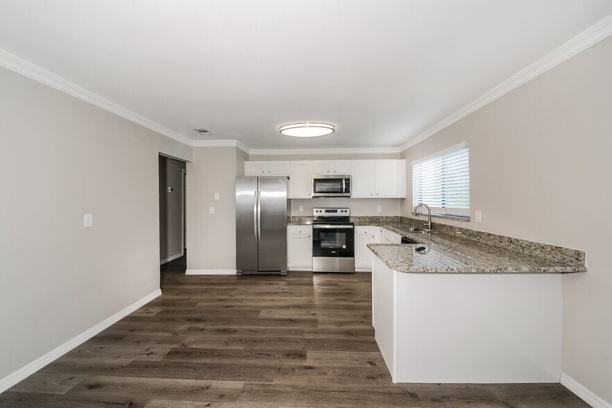 Building Photo - 5362 Trekell St