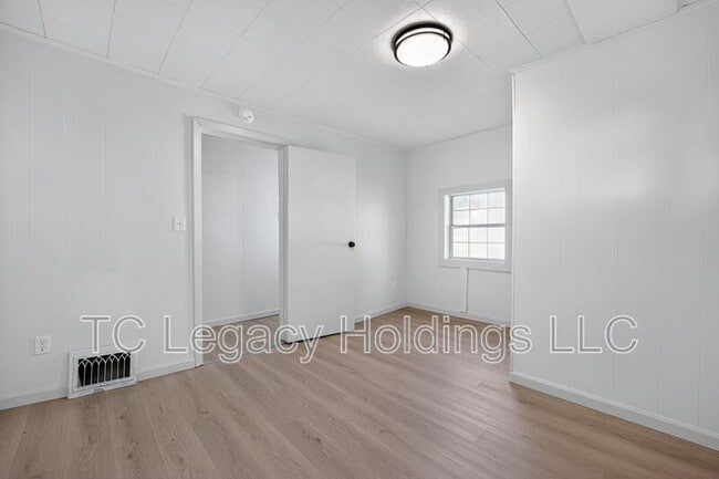 Building Photo - 109 Howard St