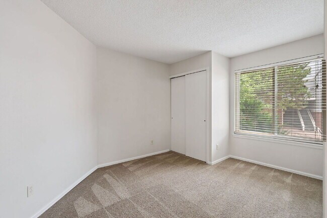 Building Photo - 952 Acapulco Ct