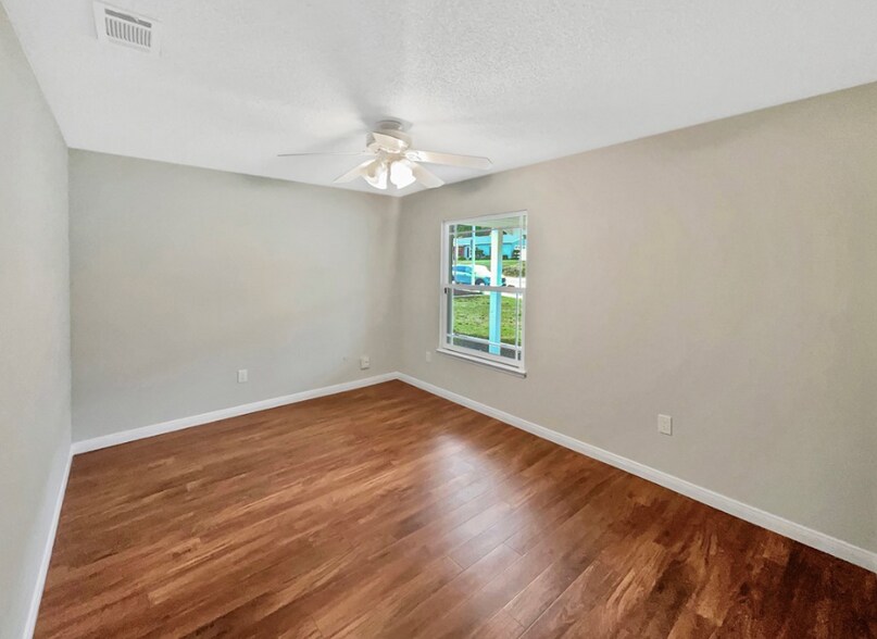 Building Photo - 5540 Royal Hill Dr