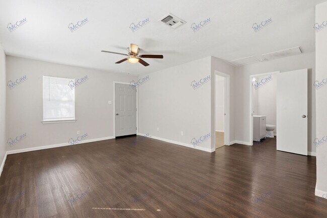 Building Photo - 217 Joyce St