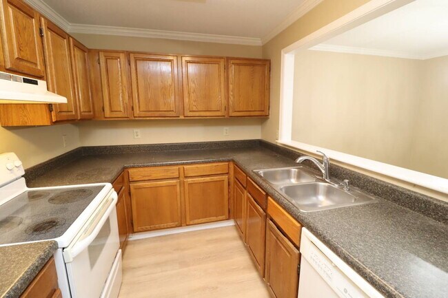 Building Photo - Best Value in Apex! Charming 3BR Half-Duplex Near Downtown