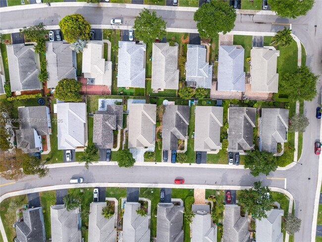 Building Photo - 2707 Pinewood Ct