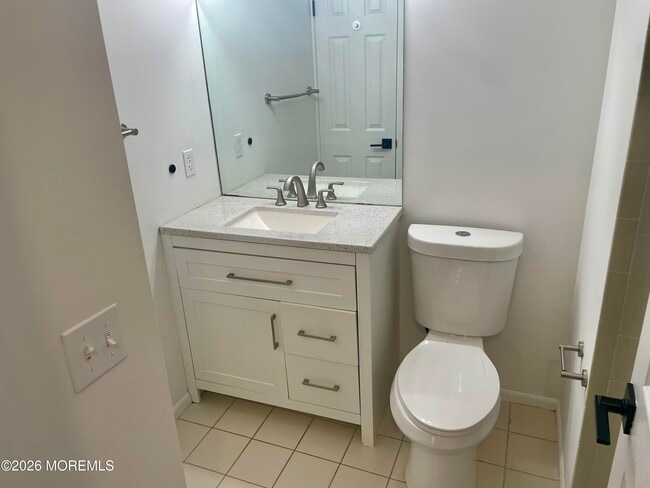 Building Photo - 44 Racquet Rd