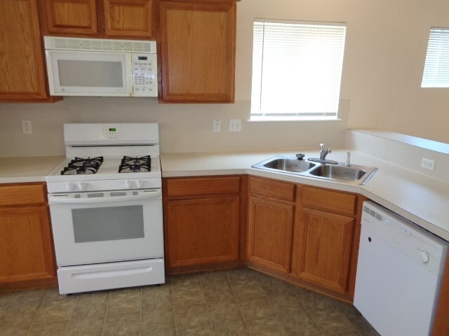 Building Photo - 205 Maple Ln