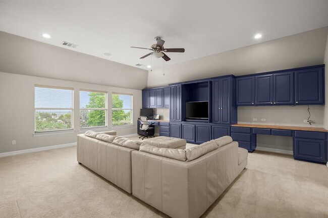 Building Photo - 601 Scenic Path