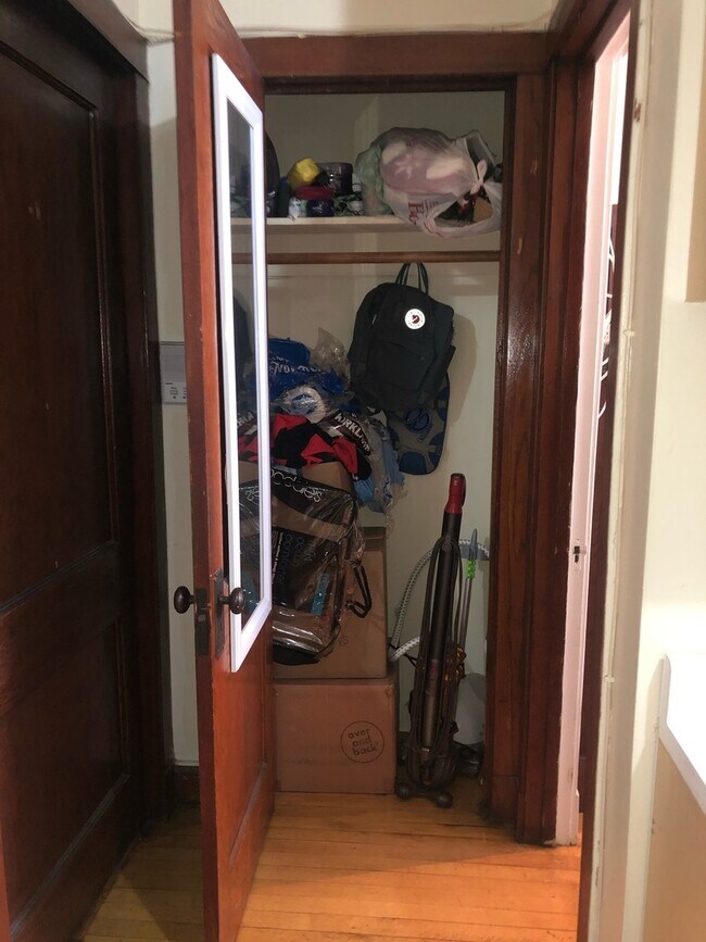 Building Photo - 1415 W Cornelia Ave