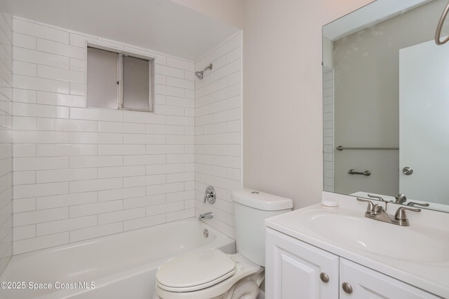 Building Photo - 1130 Emerald Rd SE