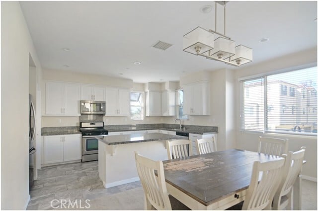 Building Photo - 21406 Dahlia Ct