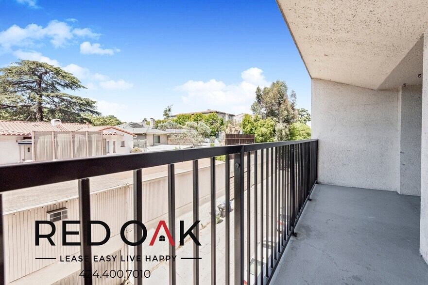 Building Photo - 3949 Los Feliz Blvd