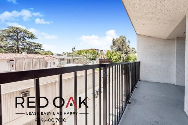 Building Photo - 3949 Los Feliz Blvd