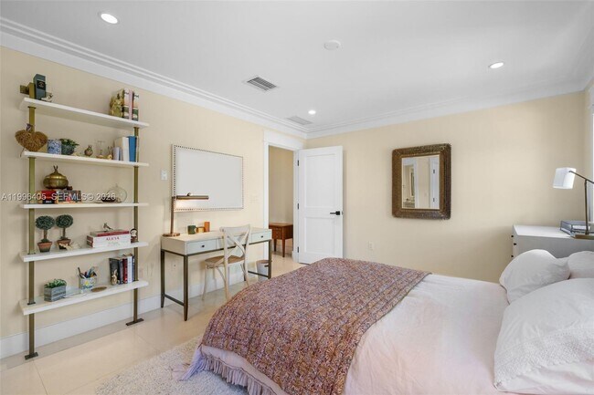 Building Photo - 6831 Sunrise Ct