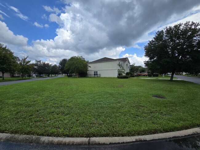 Building Photo - 405 Brooklet Cir