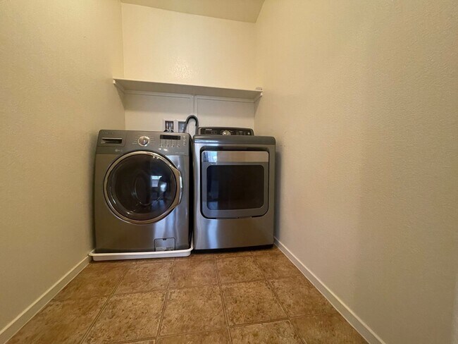 Building Photo - POPULAR PROVIDENCE 2 STORY HOME