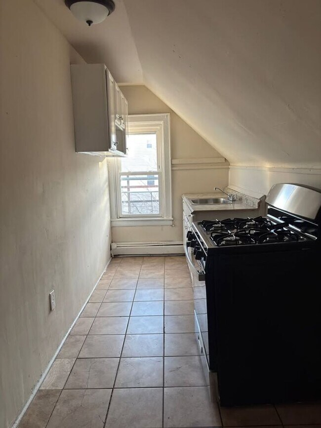 Building Photo - 356 Hamilton Ave