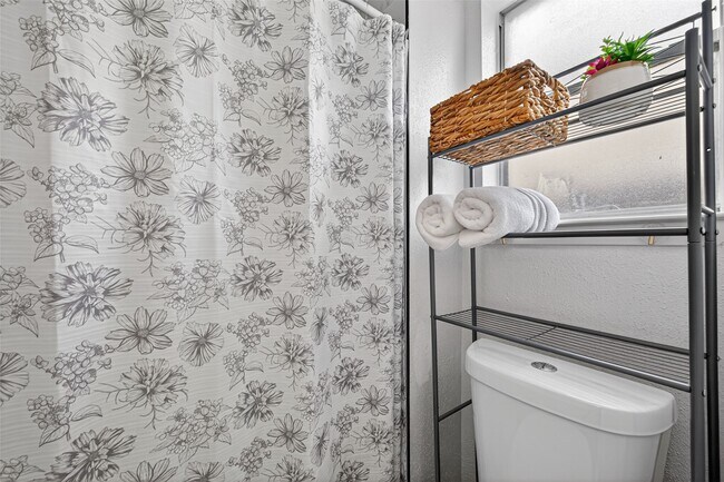 Building Photo - 14310 Royal Hill Dr