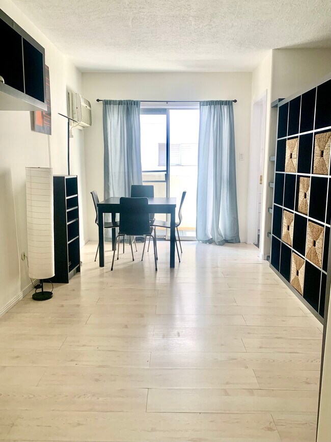 Building Photo - 960 Larrabee St