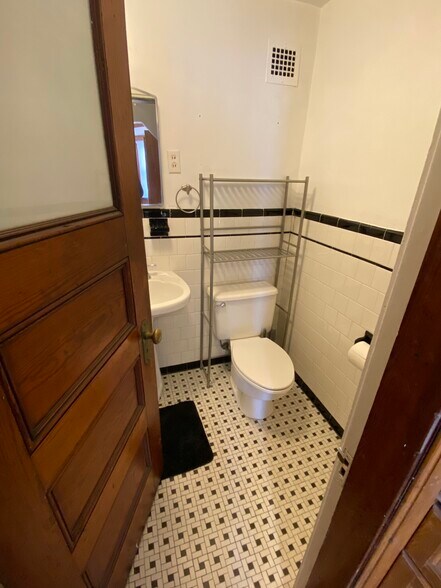 Building Photo - 854 Beacon St