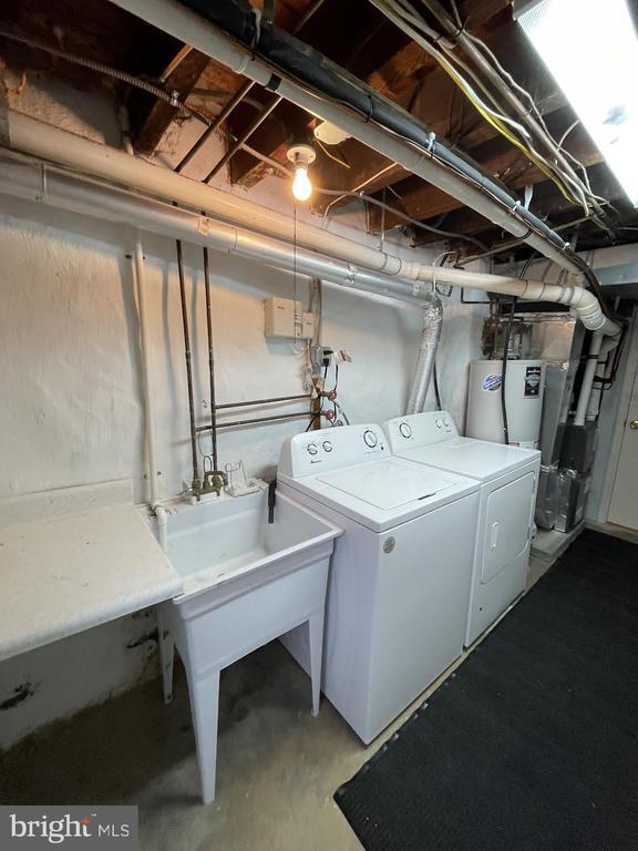 Building Photo - 119 E 11th Ave