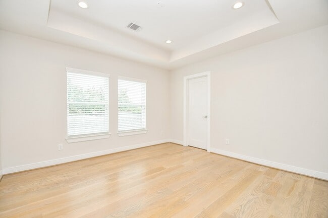 Building Photo - 2315 Peckham St