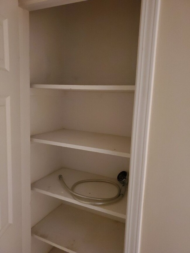 Building Photo - 3 Bedroom 1.5 bath in Covell Commons HOA i...